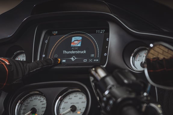 Front lifestyle view of PMX-HD14 pressing button on Road Glide.